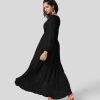 Kleider HALARA | Maxi-Freizeitkleid Mit Tiefem V-Ausschnitt, Langen Armeln, Plissiertem Crossover-Saum, Hohem, Niedrigem, Fliesendem Schnitt